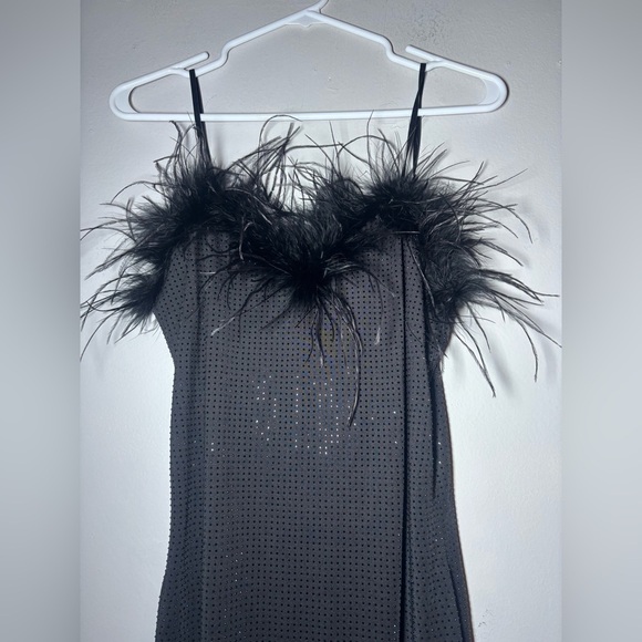 NWOT ZARA BLOGGERS FAVE RHINESTONE + FEATHER TRIM MINI DRESS BLACK SIZE LARGE - Picture 4 of 7